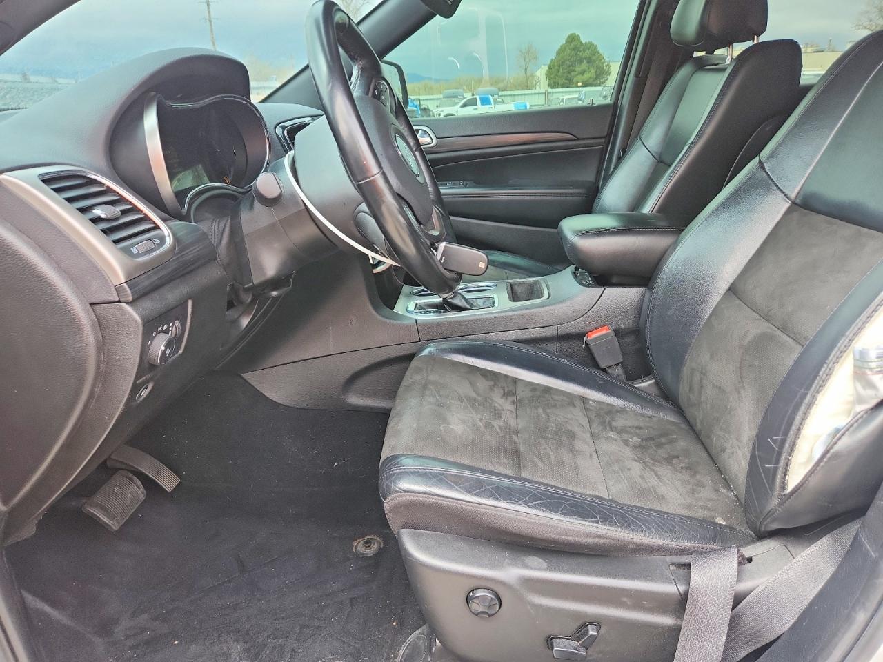 2020 JEEP GRAND CHEROKEE LAREDO photo 19