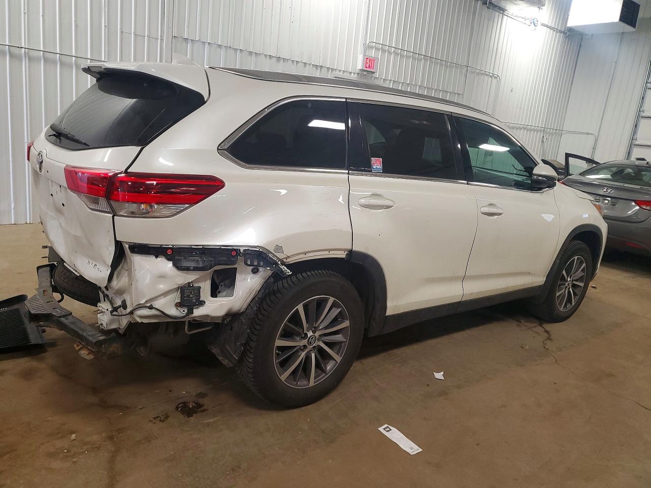 2019 TOYOTA HIGHLANDER XLE photo 5