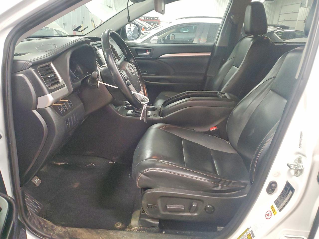 2019 TOYOTA HIGHLANDER XLE photo 13