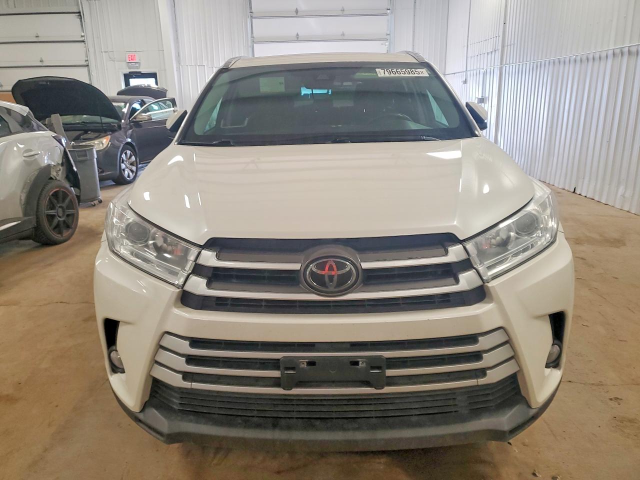 2019 TOYOTA HIGHLANDER XLE photo 9