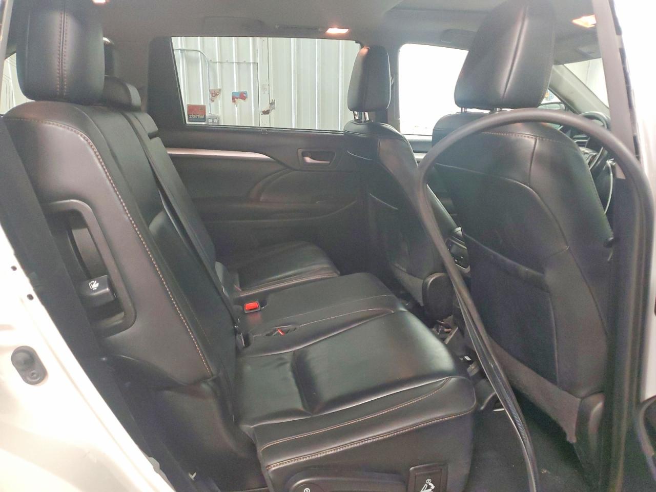 2019 TOYOTA HIGHLANDER XLE photo 21