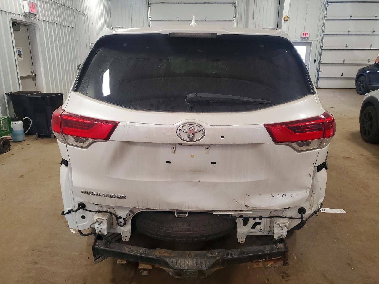 2019 TOYOTA HIGHLANDER XLE photo 11