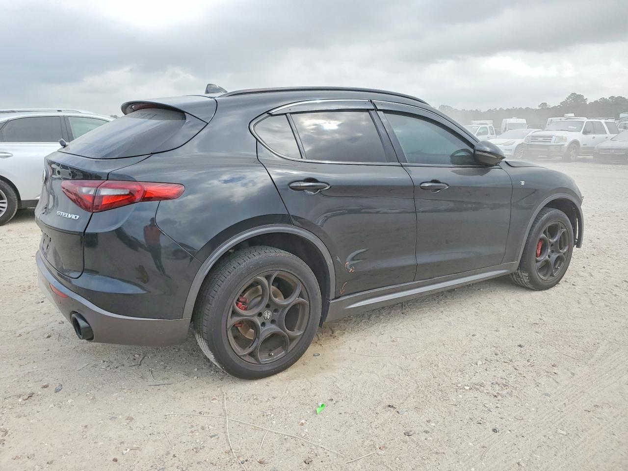 2022 ALFA ROMEO STELVIO TI photo 5