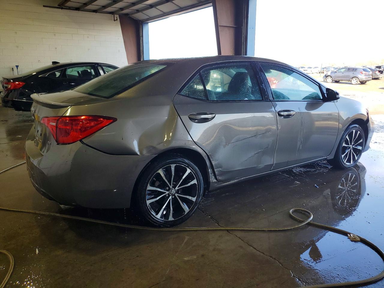 2017 TOYOTA COROLLA SE photo 3