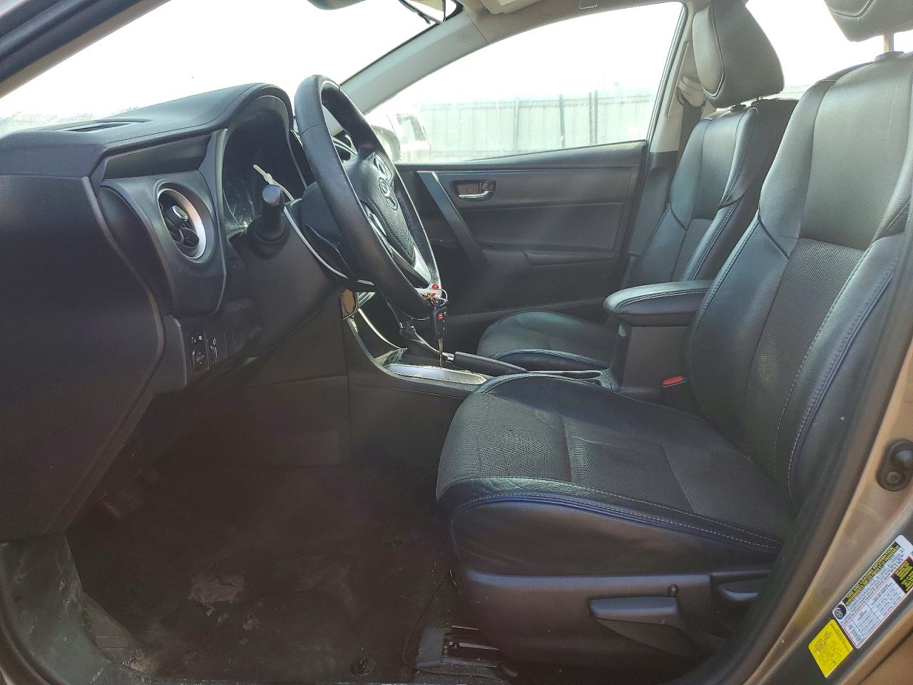 2017 TOYOTA COROLLA SE photo 7