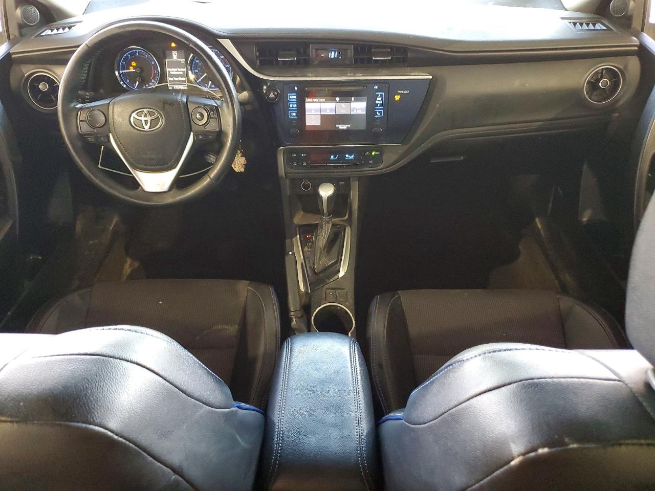 2017 TOYOTA COROLLA SE photo 8