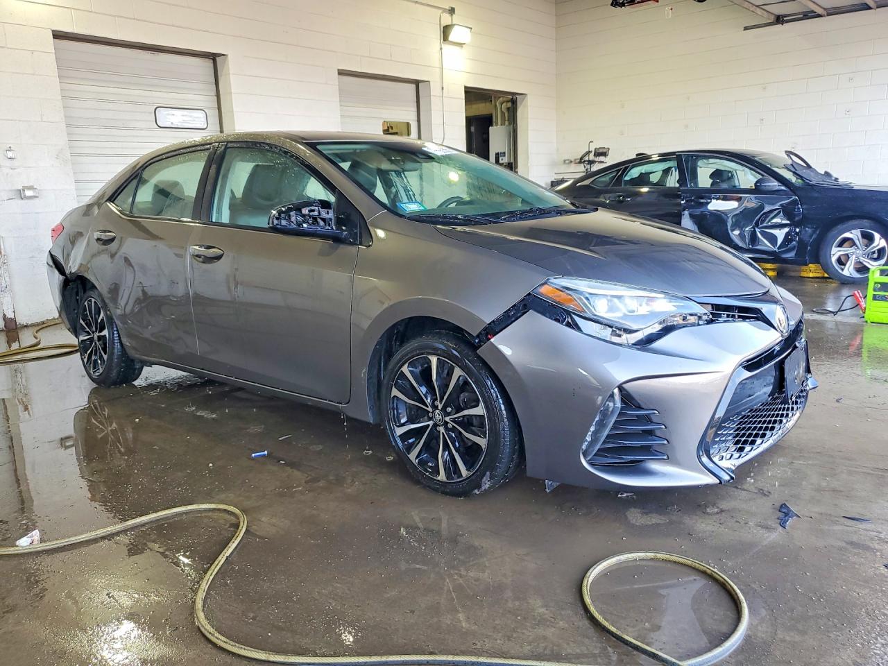 2017 TOYOTA COROLLA SE photo 4