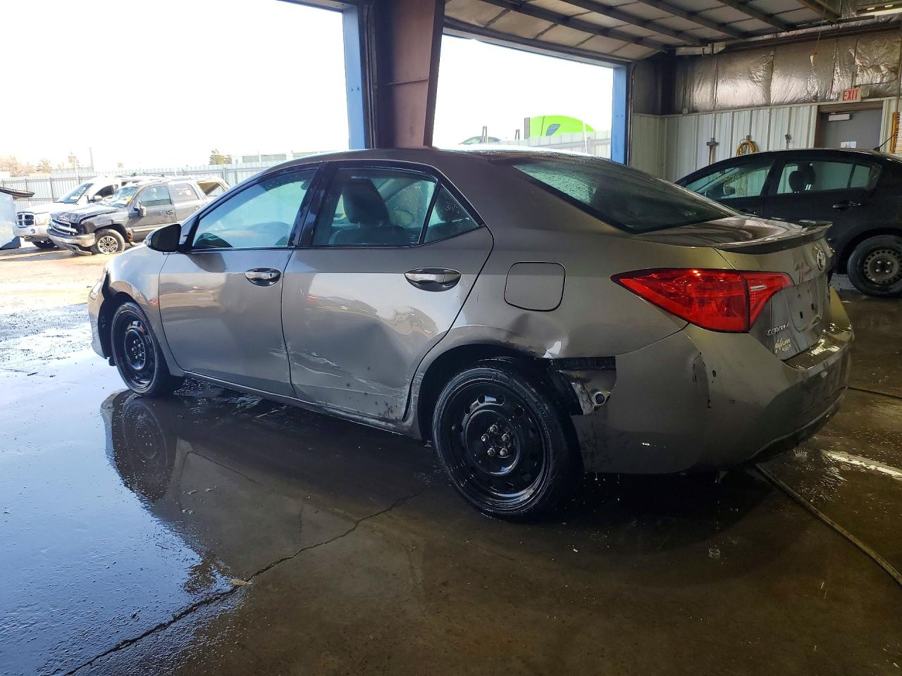 2017 TOYOTA COROLLA SE photo 2