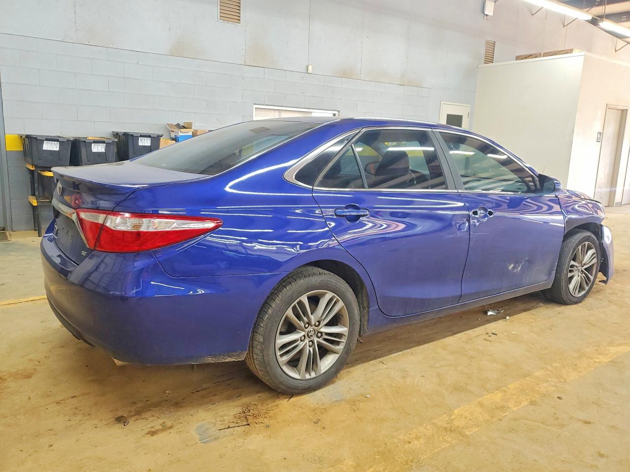2016 TOYOTA CAMRY SE photo 5