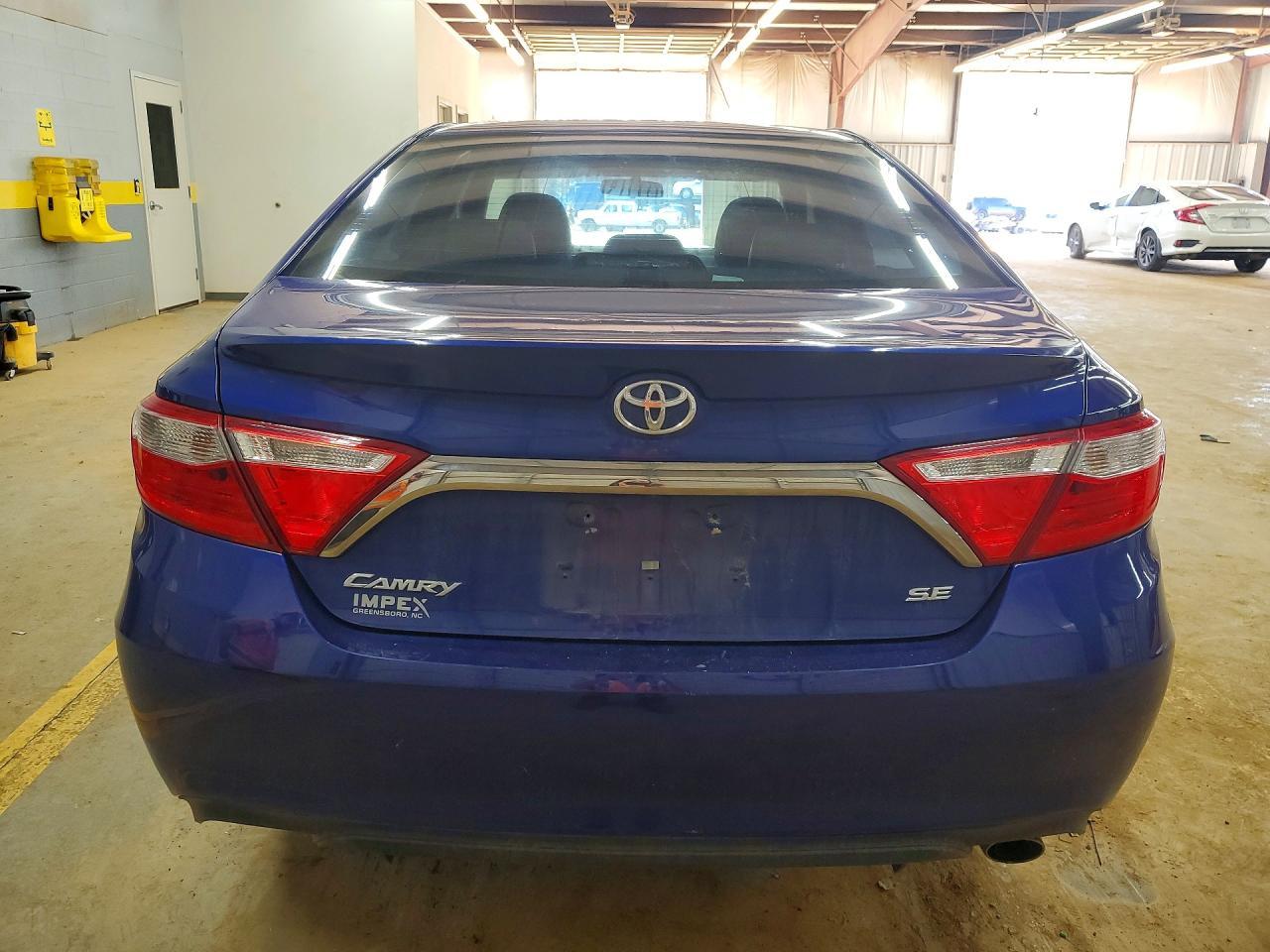 2016 TOYOTA CAMRY SE photo 11