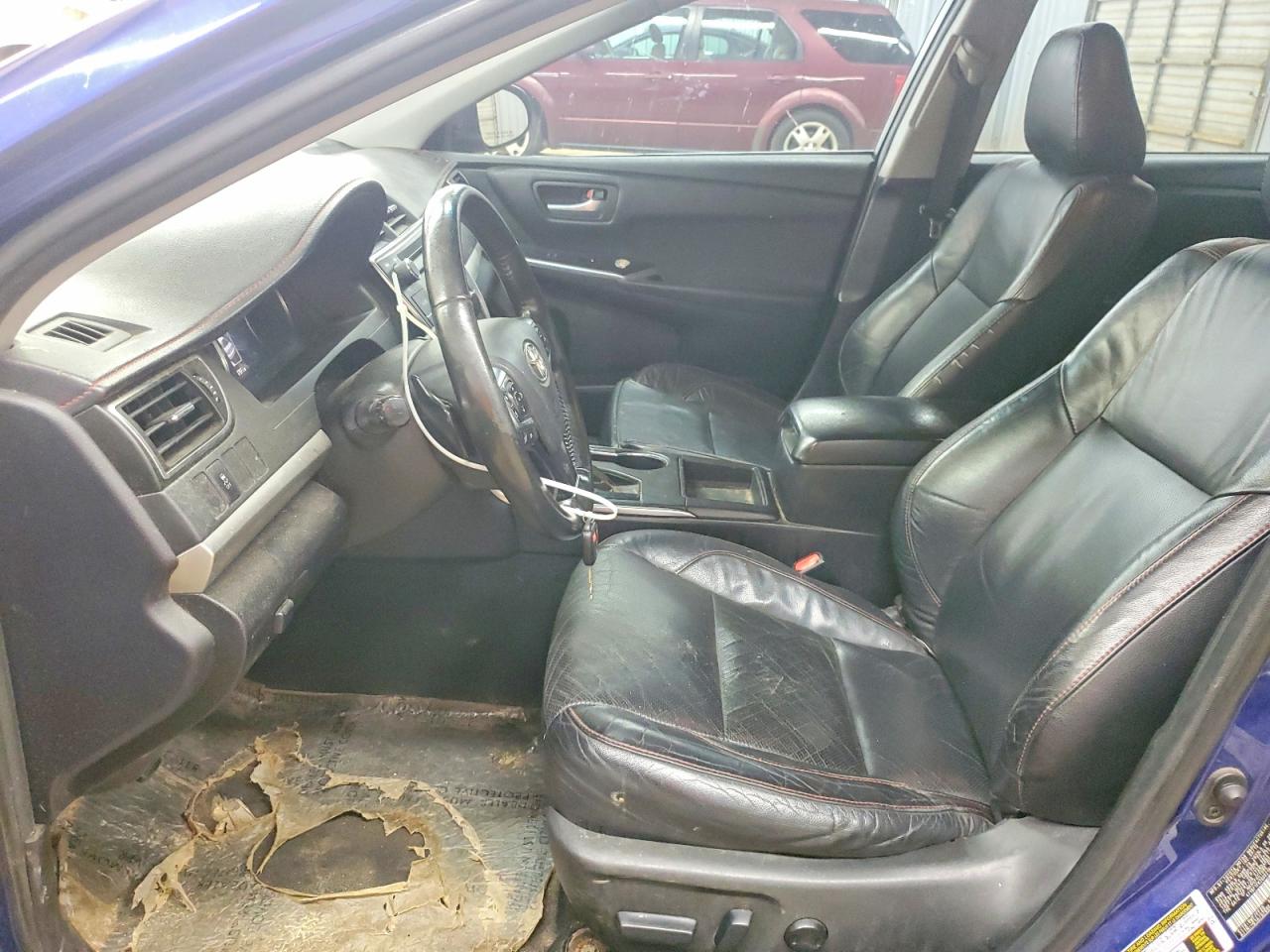 2016 TOYOTA CAMRY SE photo 13