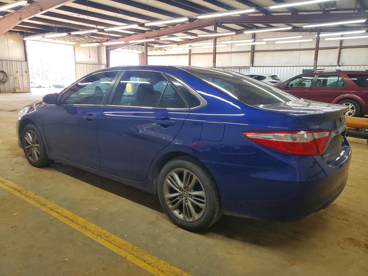 2016 TOYOTA CAMRY SE photo 3
