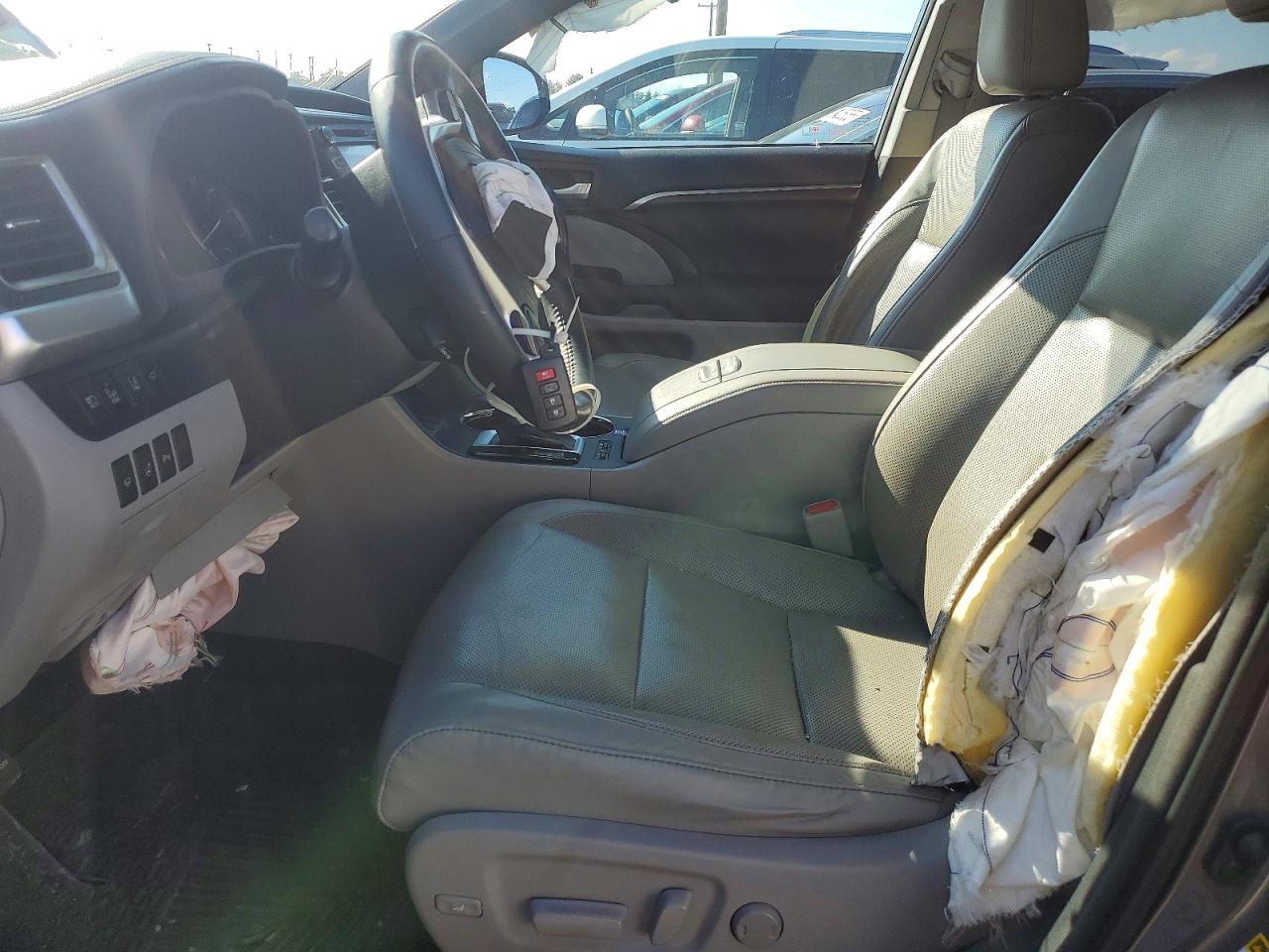 2016 TOYOTA HIGHLANDER LIMITED PLATINUM photo 19