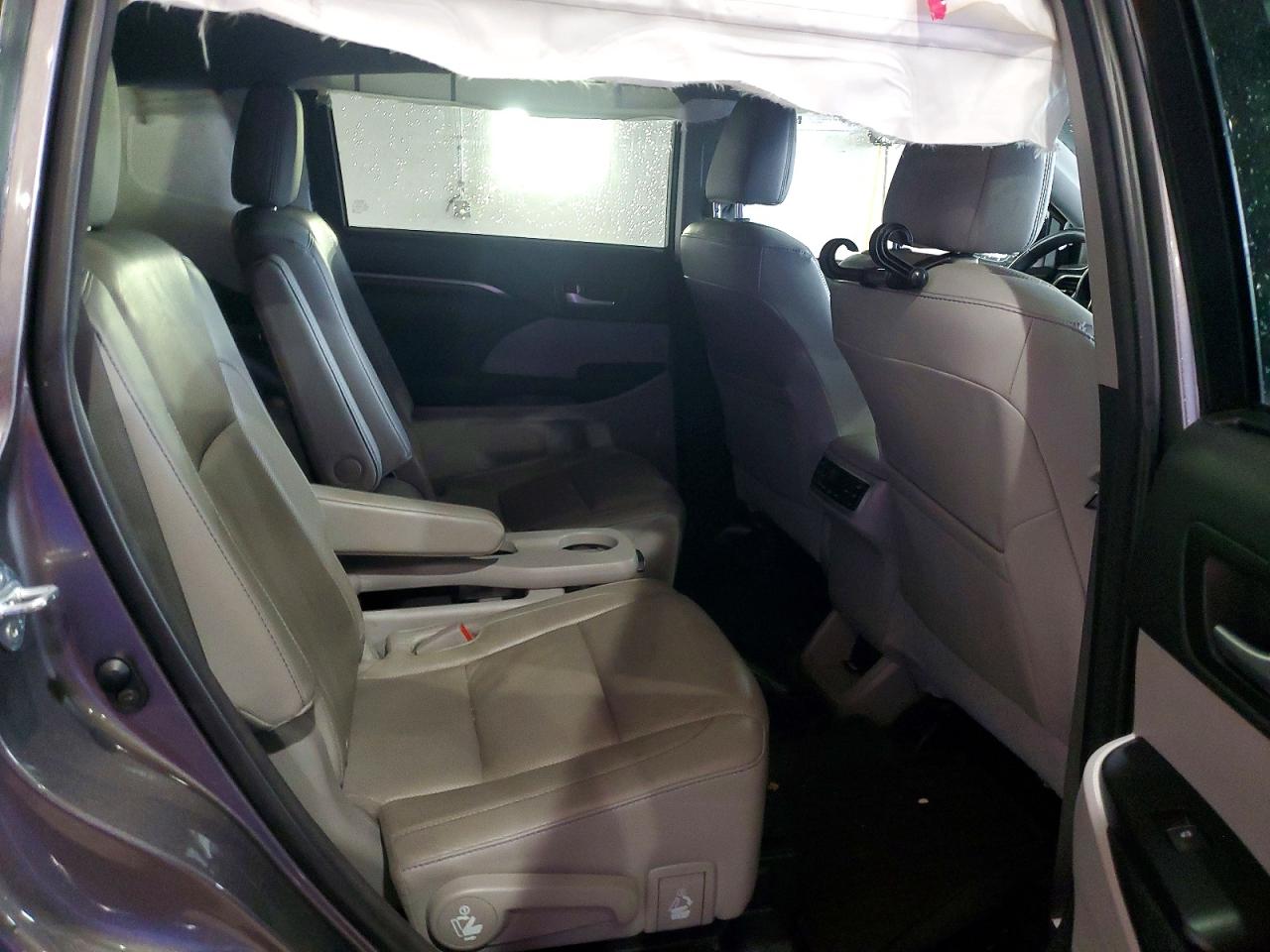2016 TOYOTA HIGHLANDER LIMITED PLATINUM photo 31