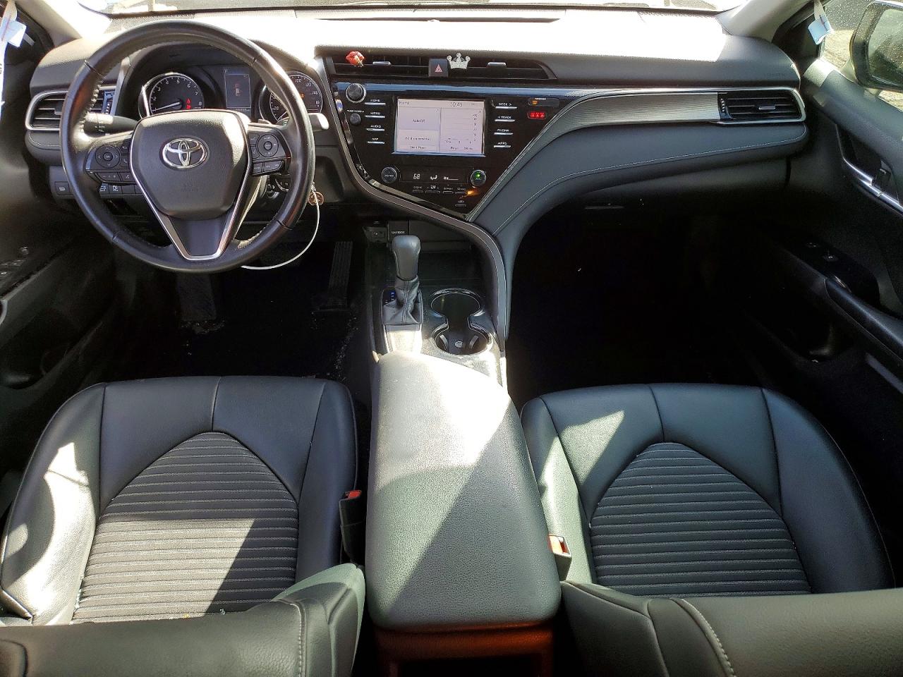 2019 TOYOTA CAMRY SE photo 19