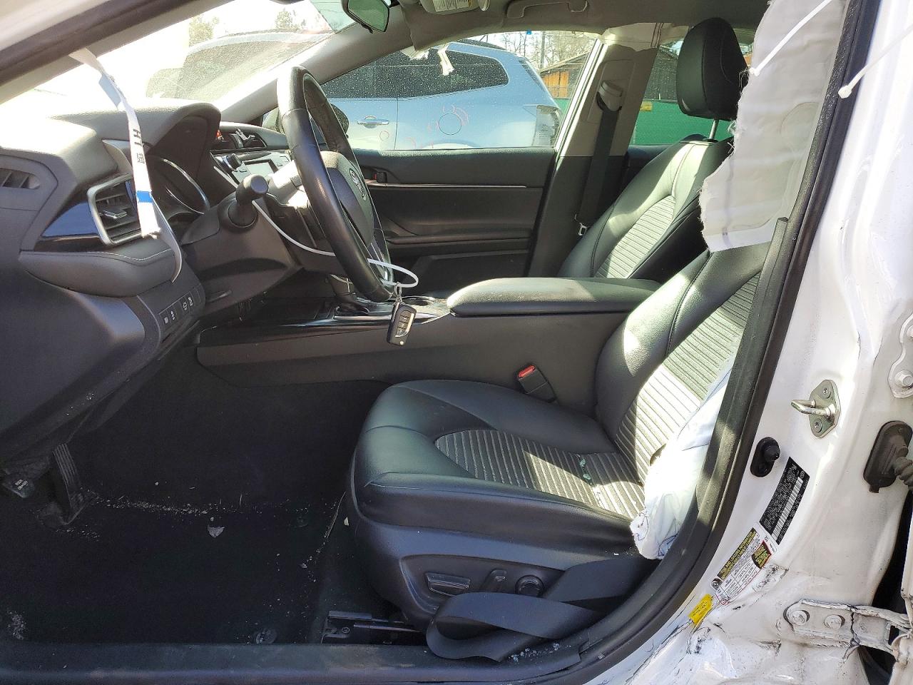 2019 TOYOTA CAMRY SE photo 17