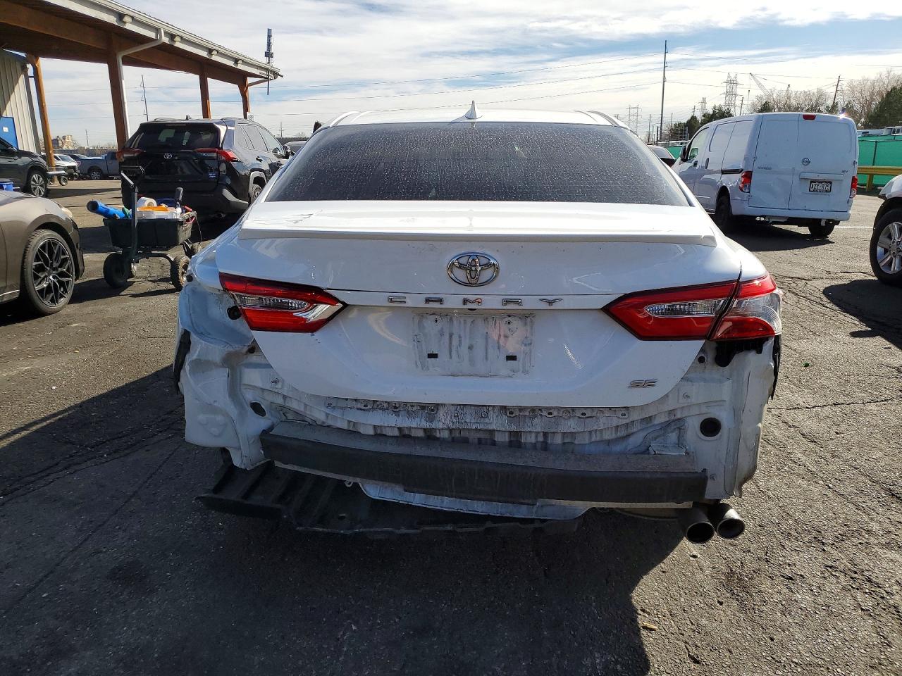 2019 TOYOTA CAMRY SE photo 13