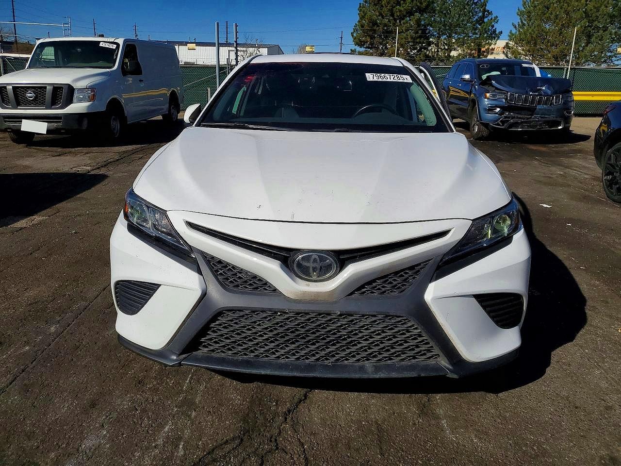 2019 TOYOTA CAMRY SE photo 10
