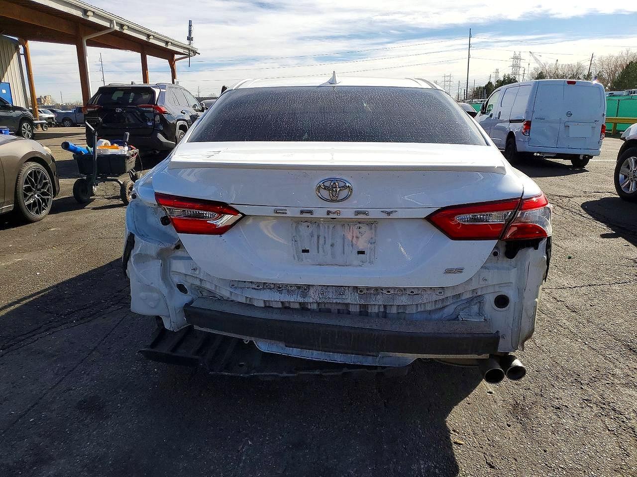 2019 TOYOTA CAMRY SE photo 15
