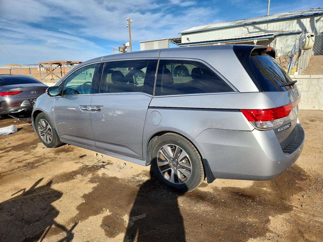 2016 HONDA ODYSSEY TOURING photo 2