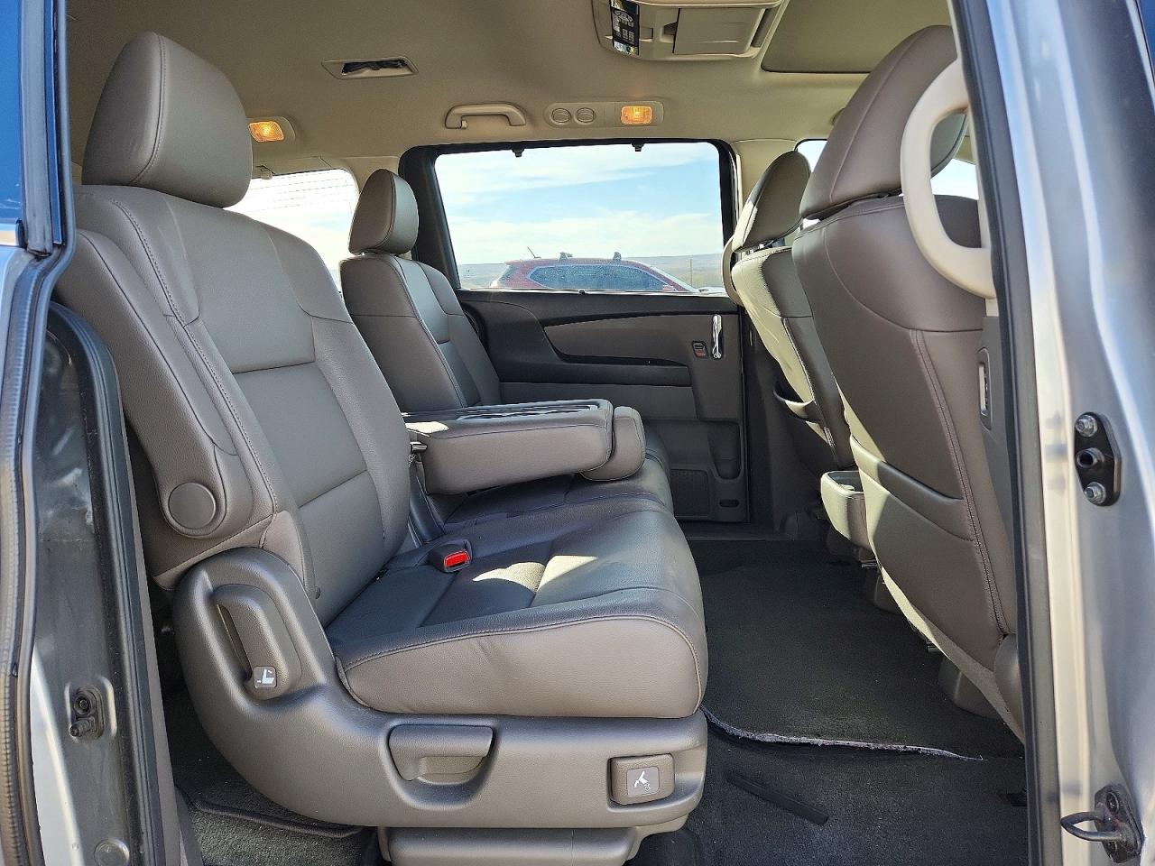 2016 HONDA ODYSSEY TOURING photo 11
