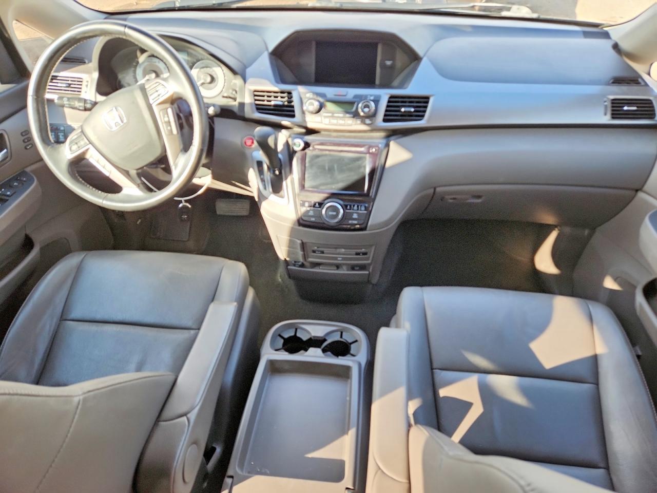2016 HONDA ODYSSEY TOURING photo 8