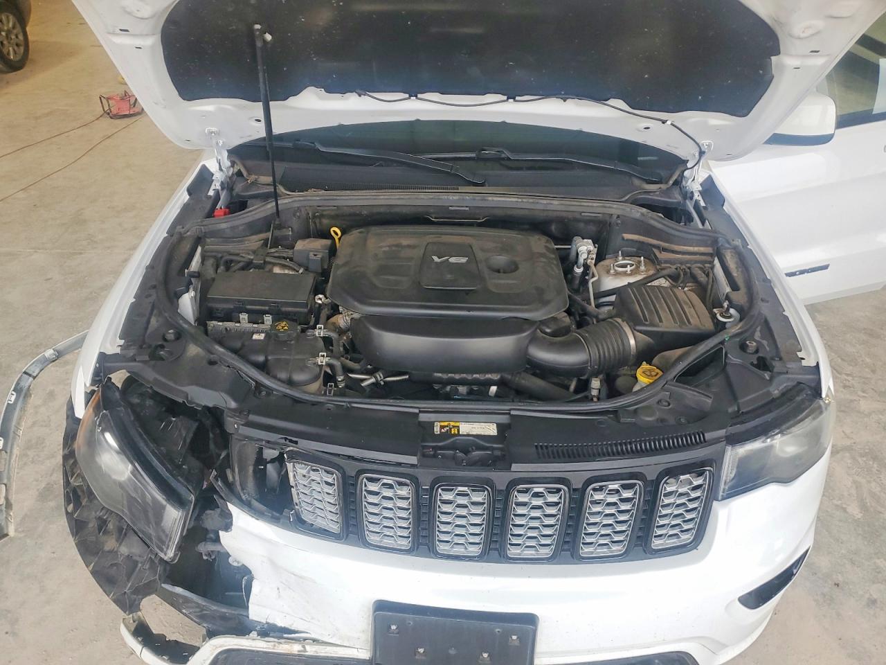 2018 JEEP GRAND CHEROKEE LAREDO photo 12