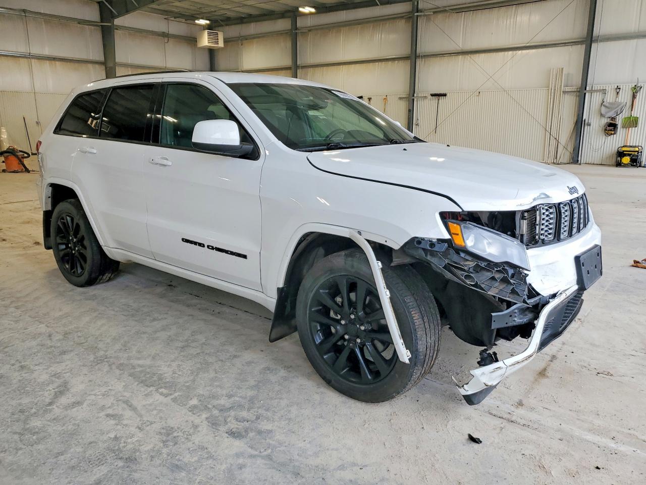2018 JEEP GRAND CHEROKEE LAREDO photo 4