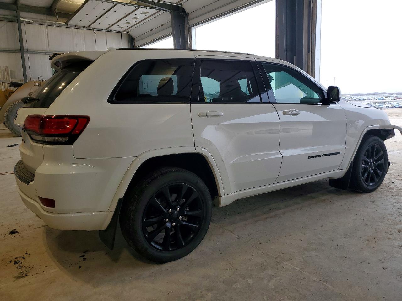 2018 JEEP GRAND CHEROKEE LAREDO photo 3