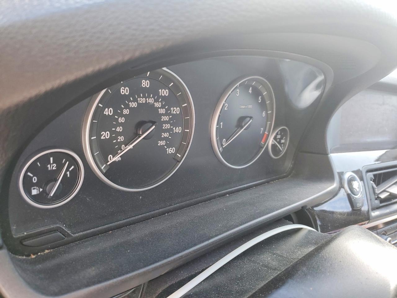 2013 BMW 528 photo 25