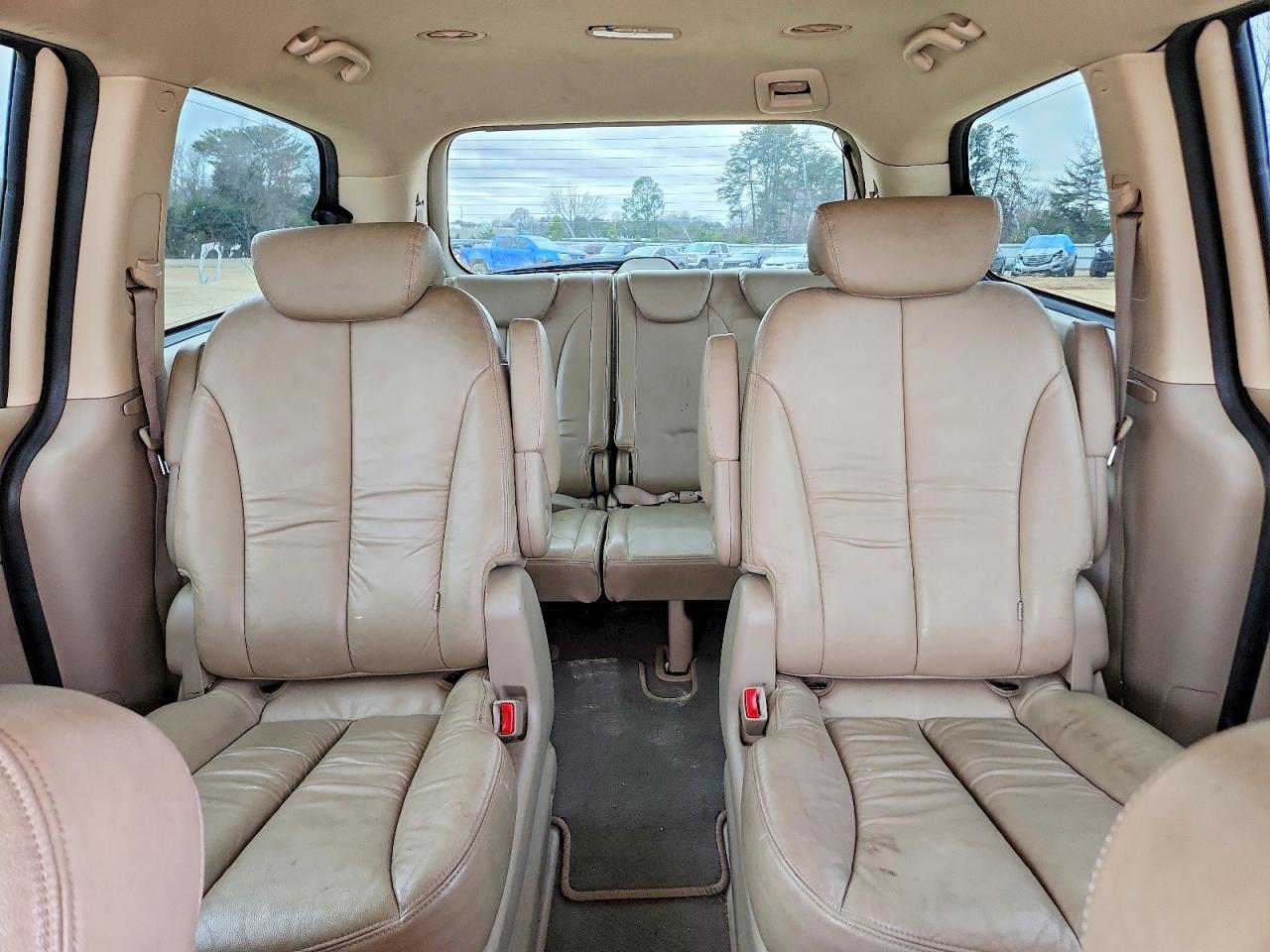 2008 HYUNDAI ENTOURAGE GLS photo 19