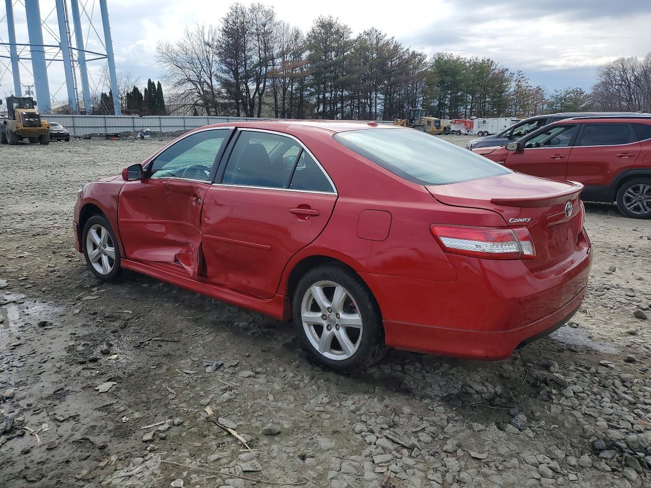 2010 TOYOTA CAMRY SE photo 3