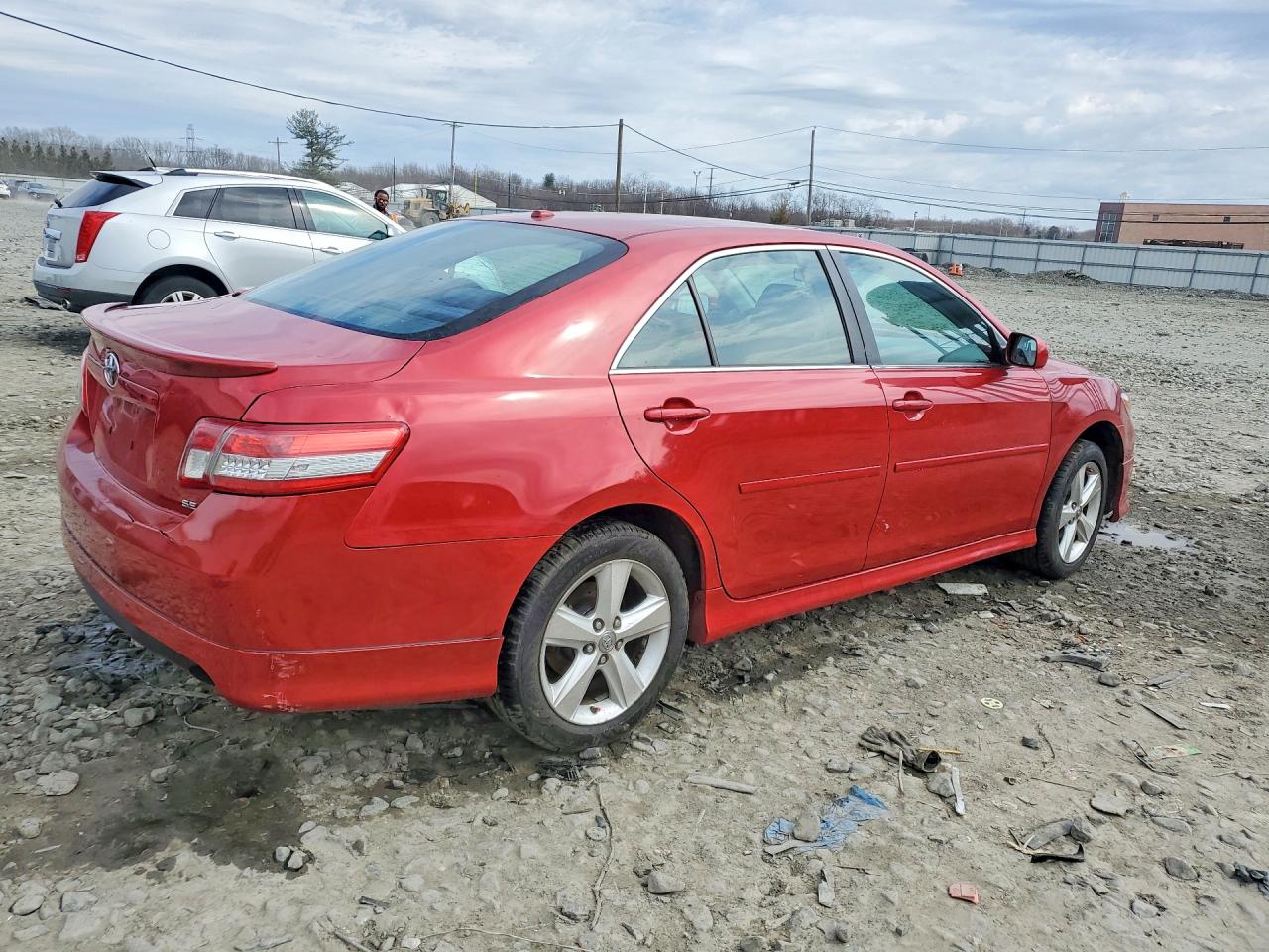 2010 TOYOTA CAMRY SE photo 5