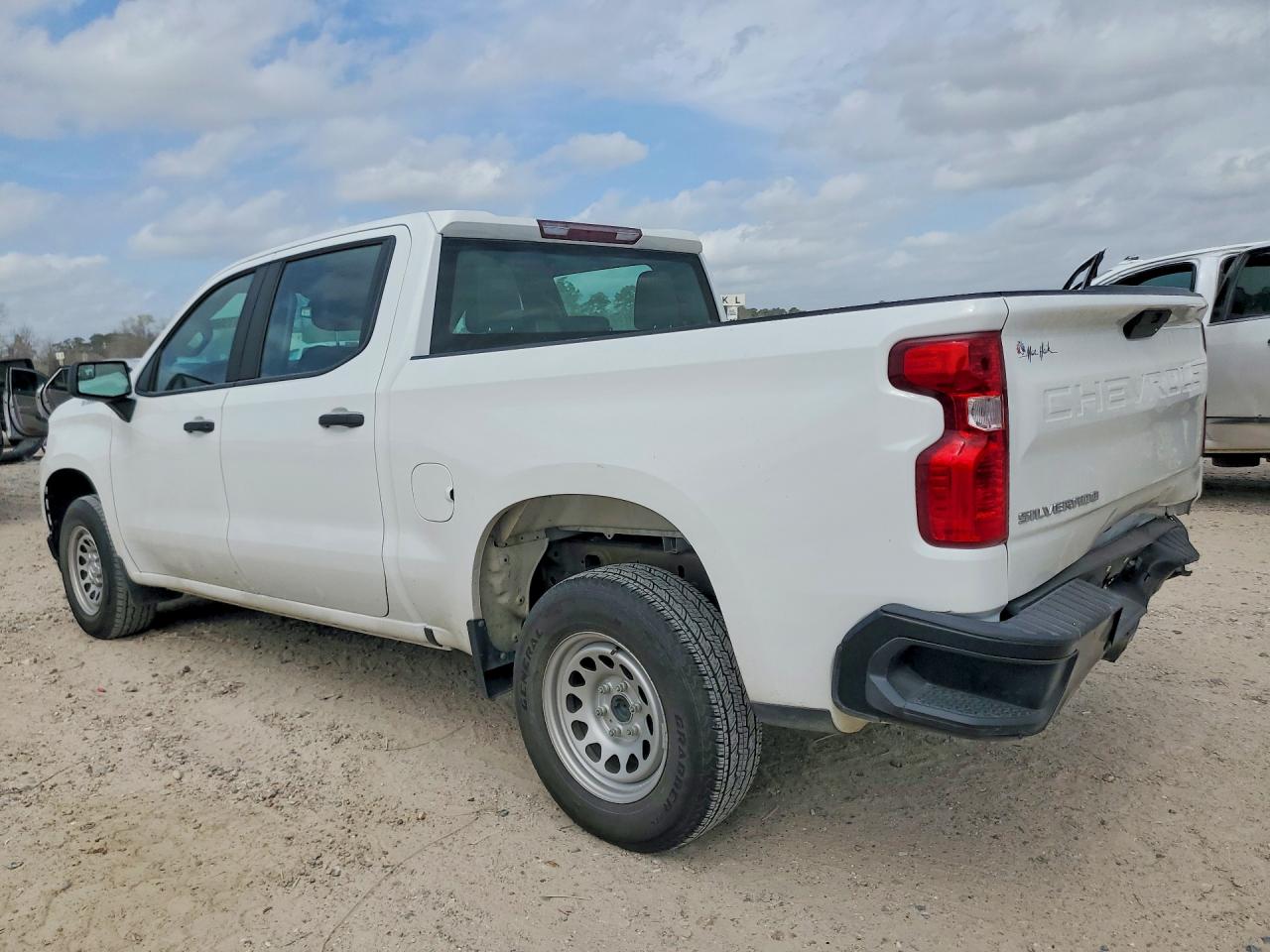 2021 CHEVROLET SILVERADO C1500 photo 2