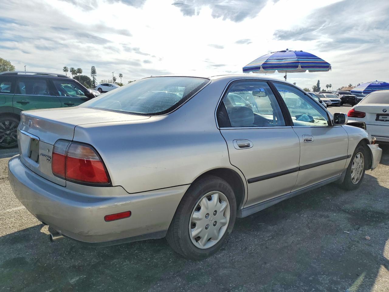 1997 HONDA ACCORD LX photo 3