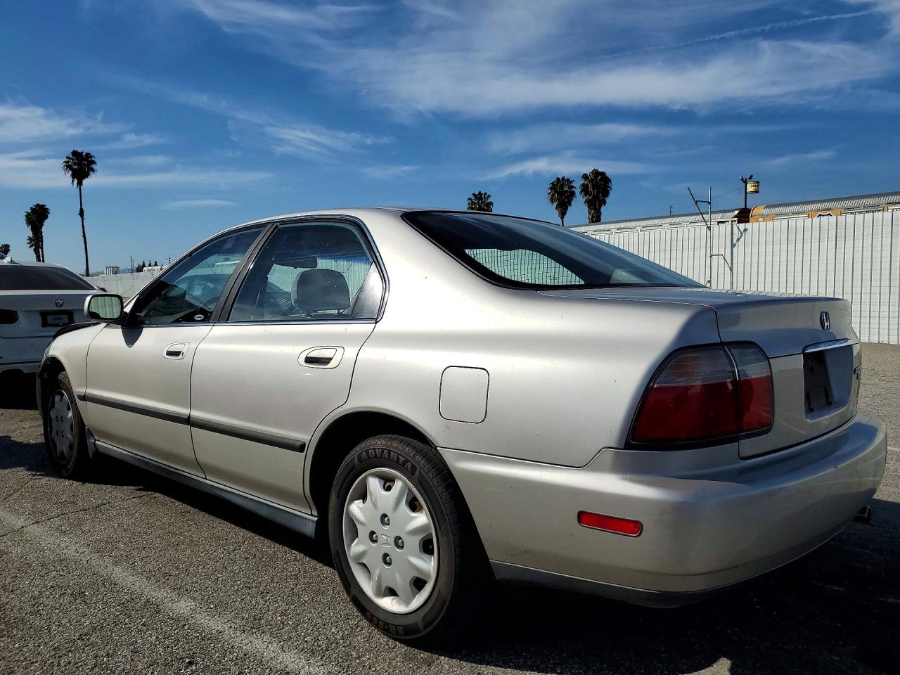 1997 HONDA ACCORD LX photo 2