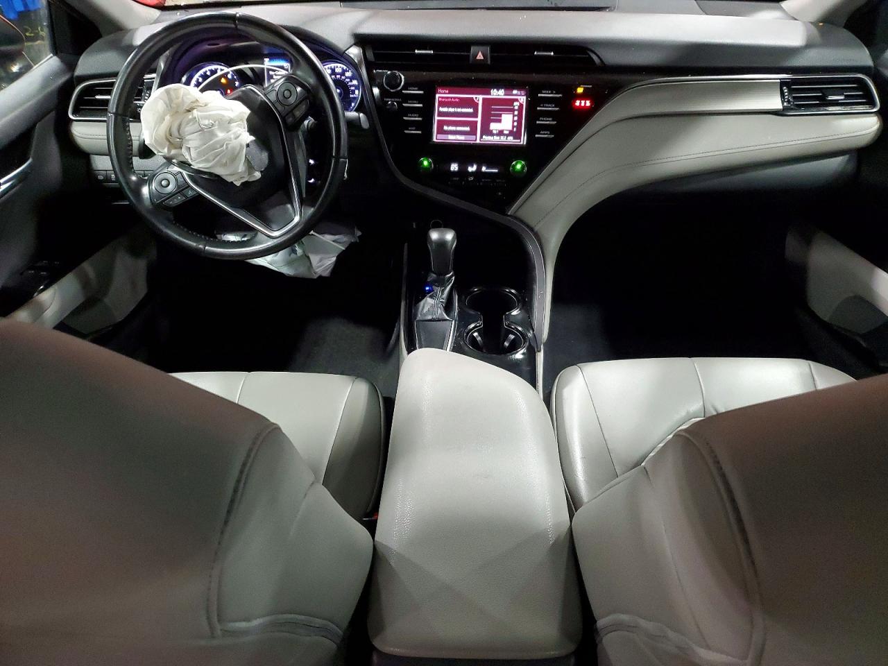 2019 TOYOTA CAMRY SE photo 15