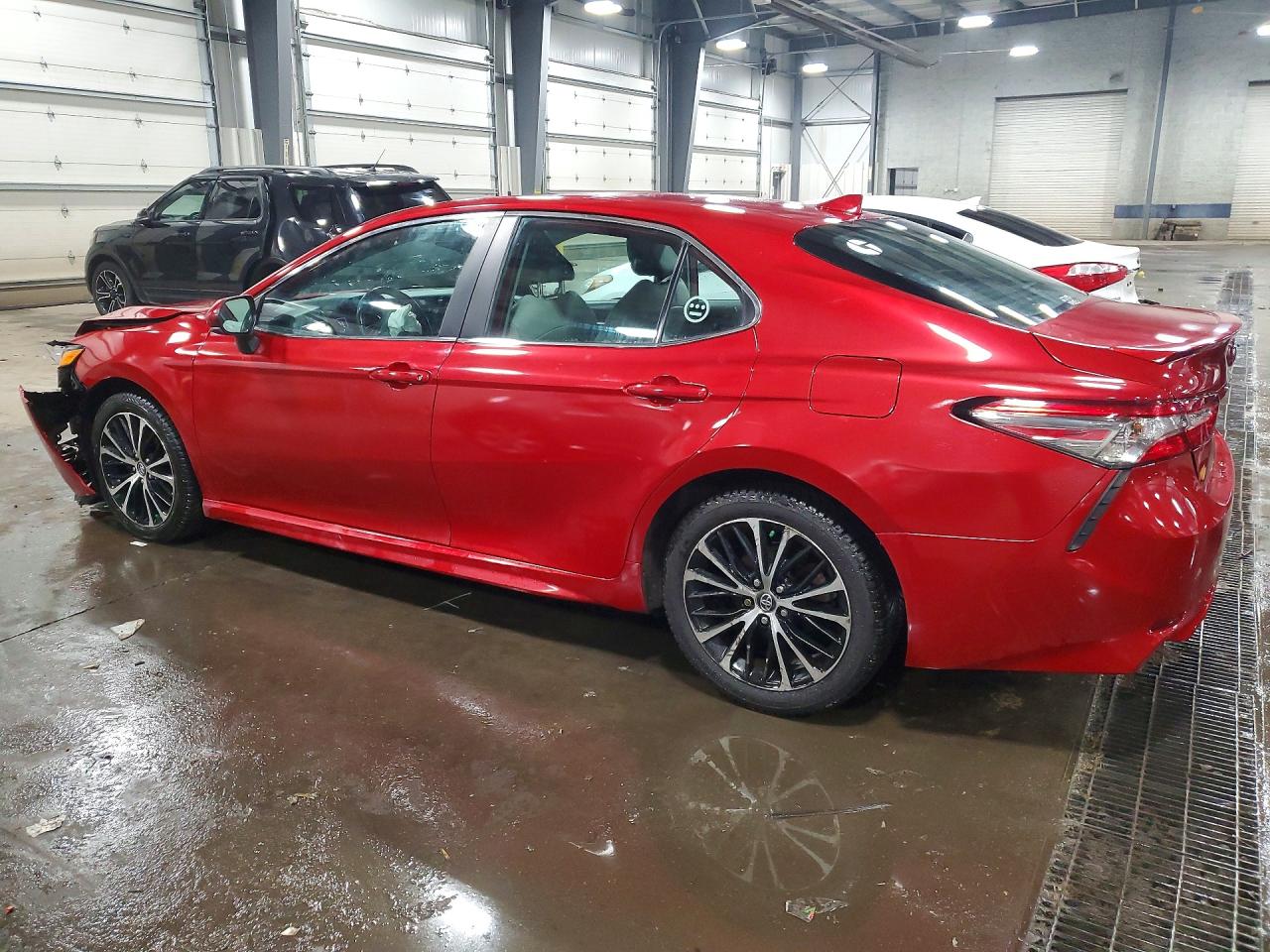 2019 TOYOTA CAMRY SE photo 3