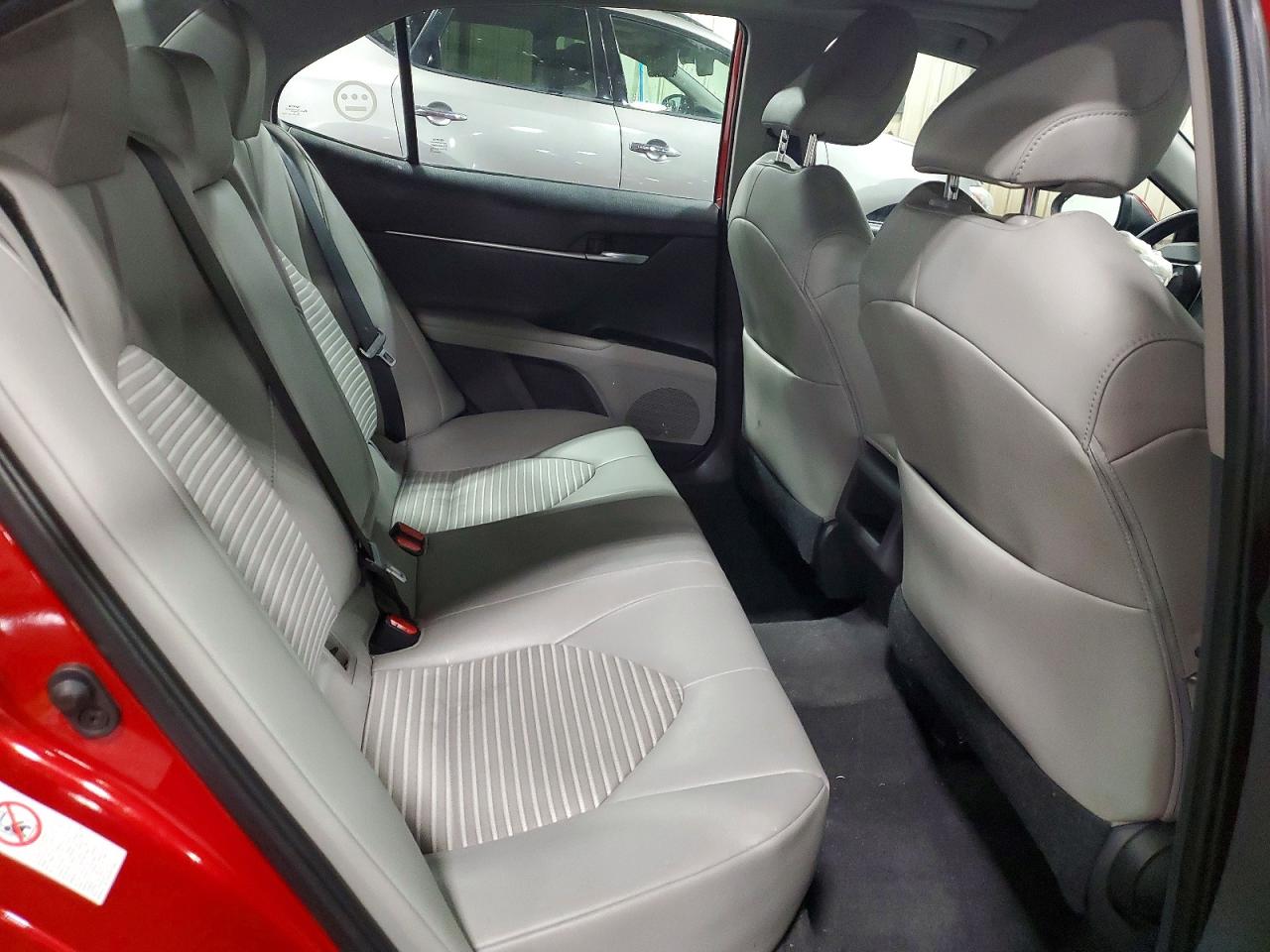 2019 TOYOTA CAMRY SE photo 19