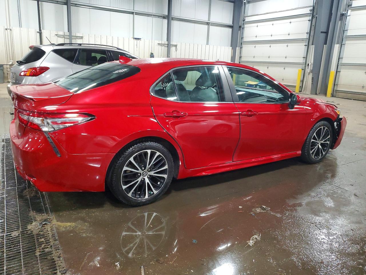 2019 TOYOTA CAMRY SE photo 5