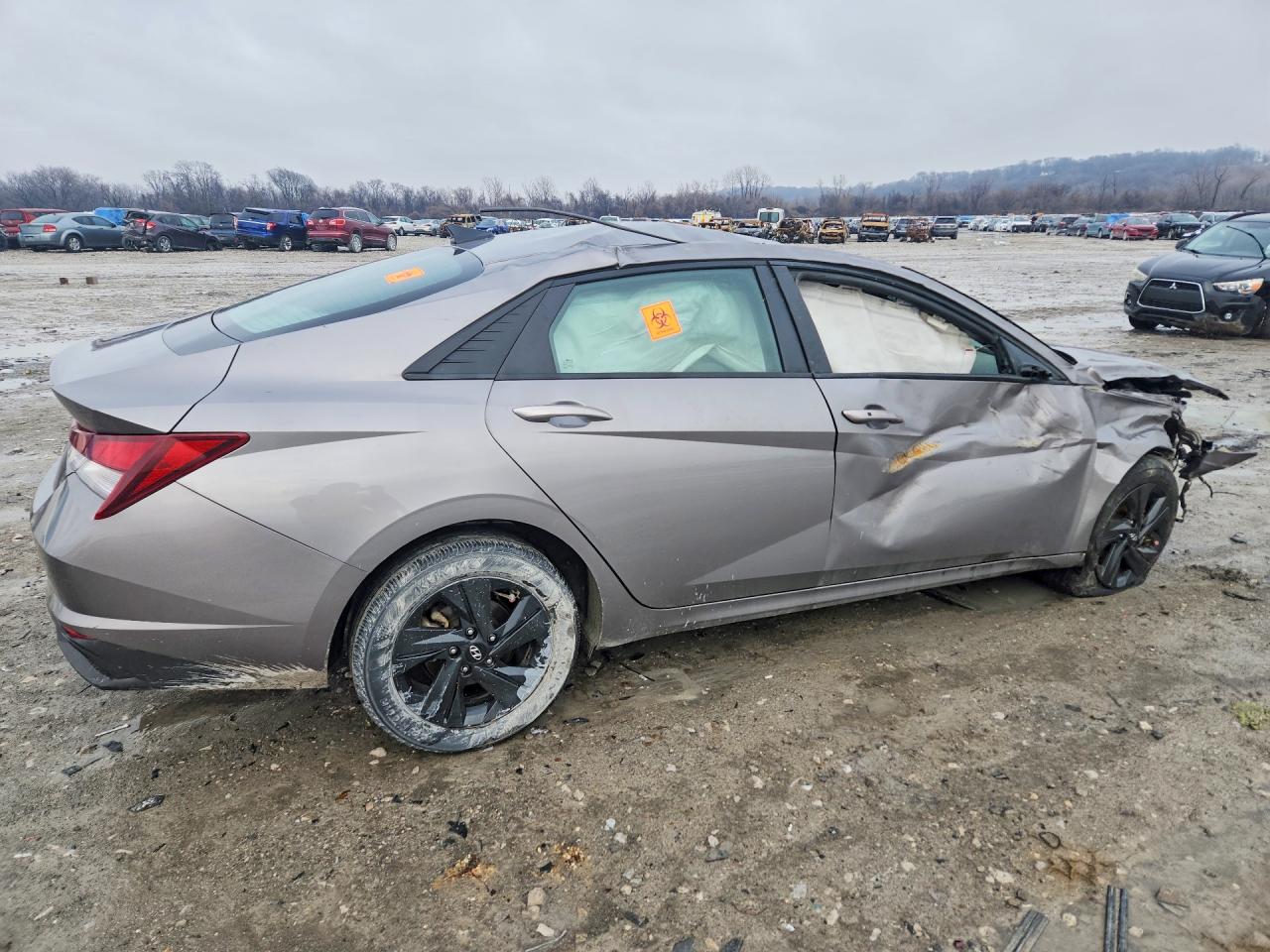 2023 HYUNDAI ELANTRA SEL photo 7