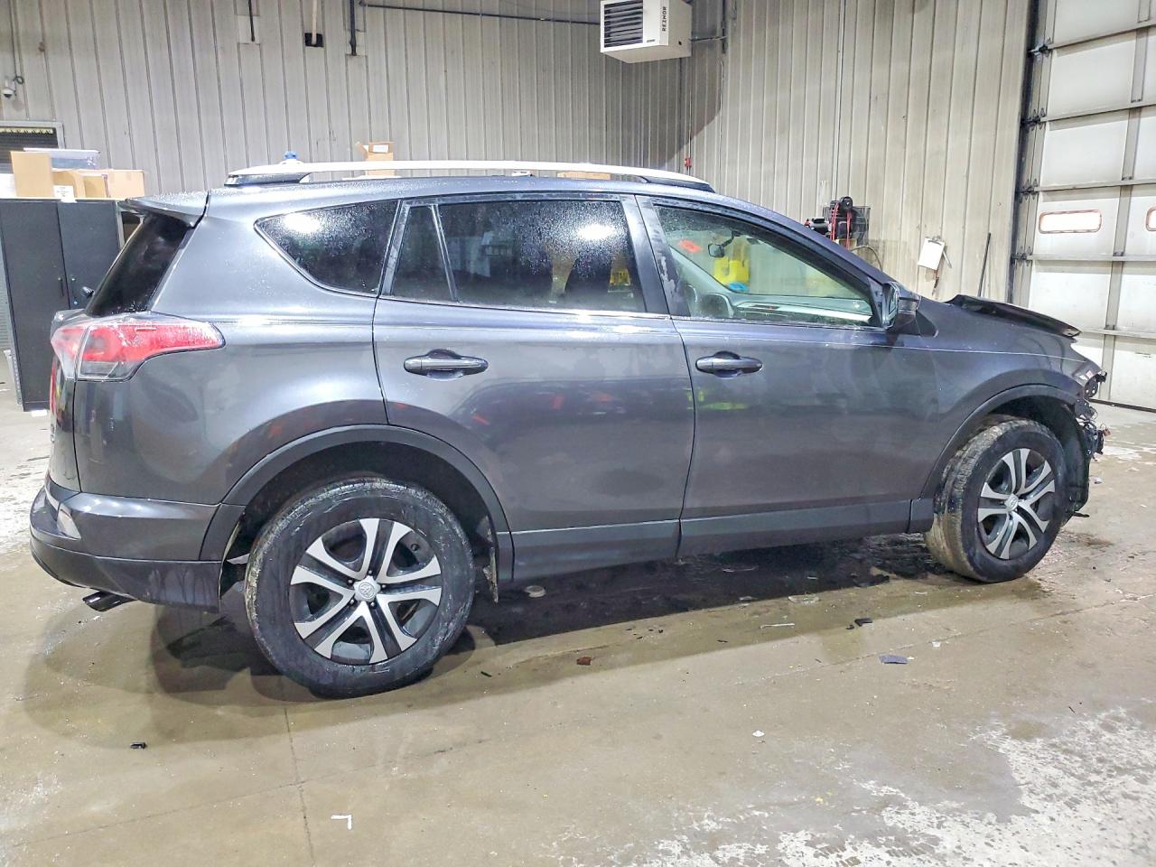 2016 TOYOTA RAV4 LE photo 3