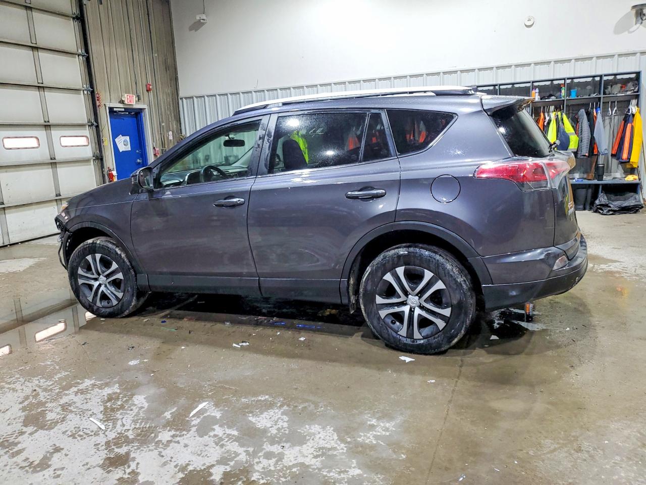 2016 TOYOTA RAV4 LE photo 2