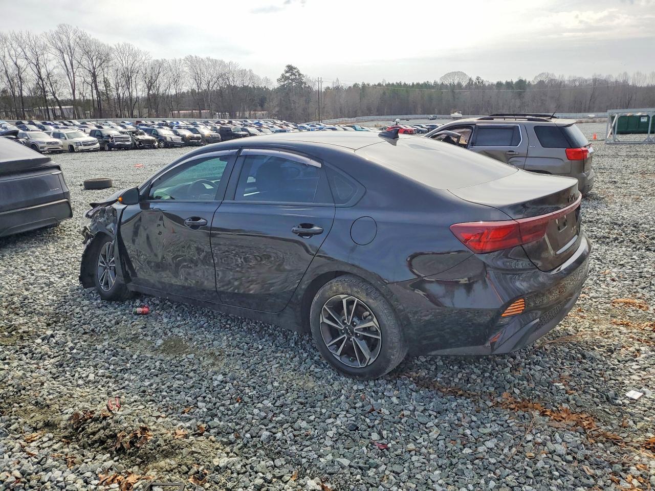 2023 KIA FORTE LXS photo 3