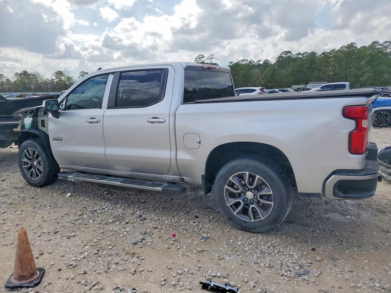 2021 CHEVROLET SILVERADO C1500 LT photo 3