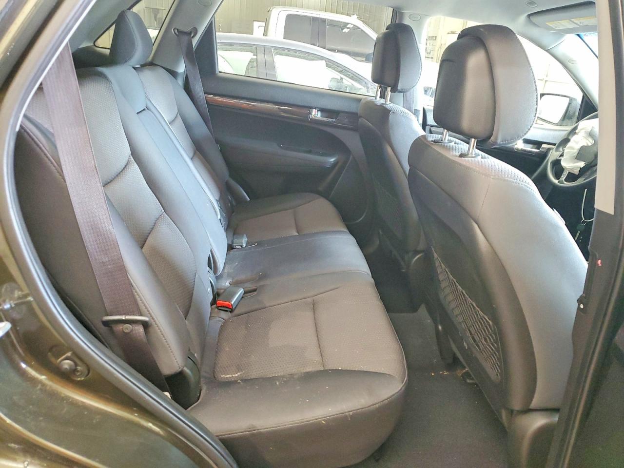 2011 KIA SORENTO LX photo 21