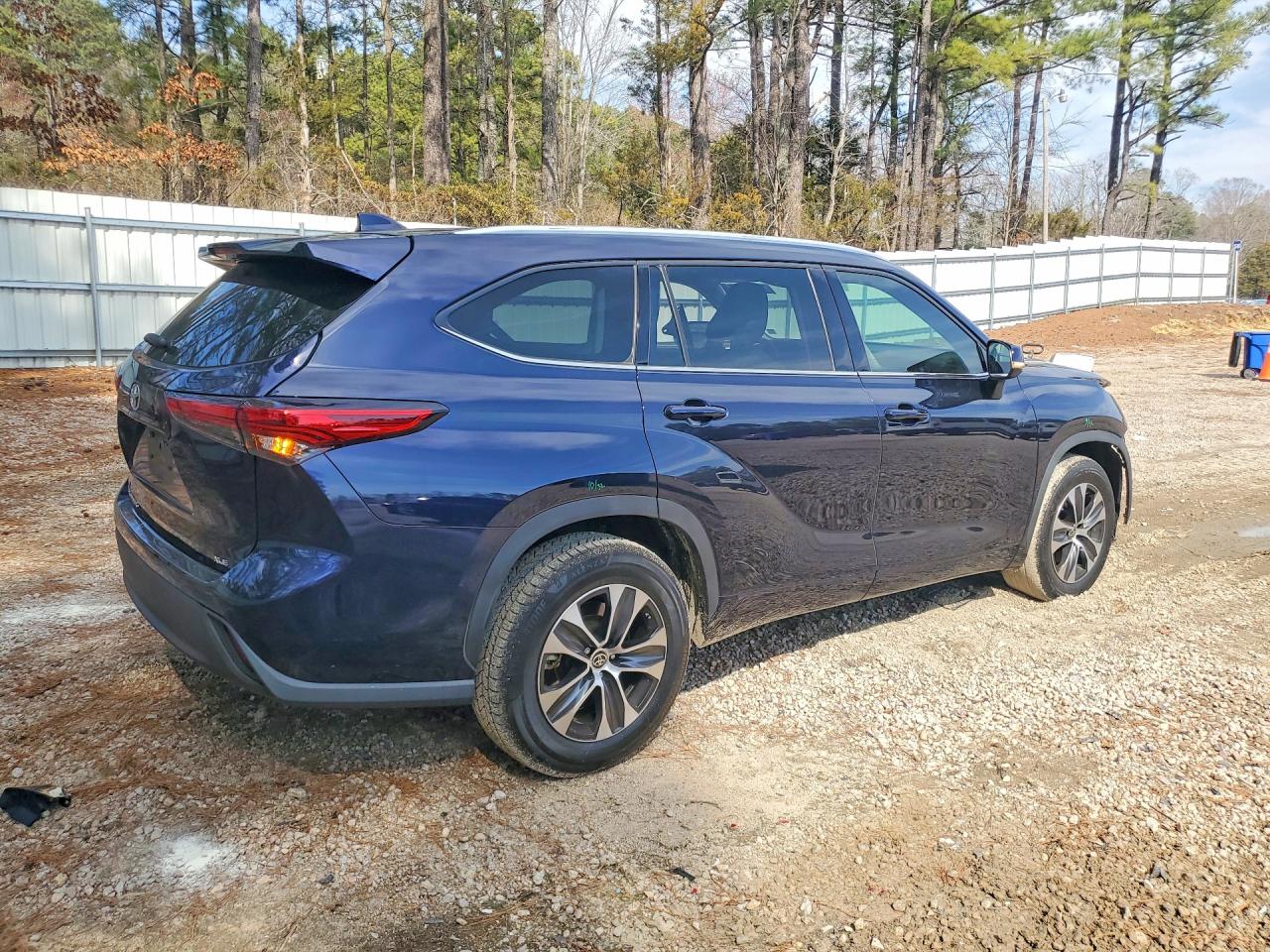 2021 TOYOTA HIGHLANDER XLE photo 7