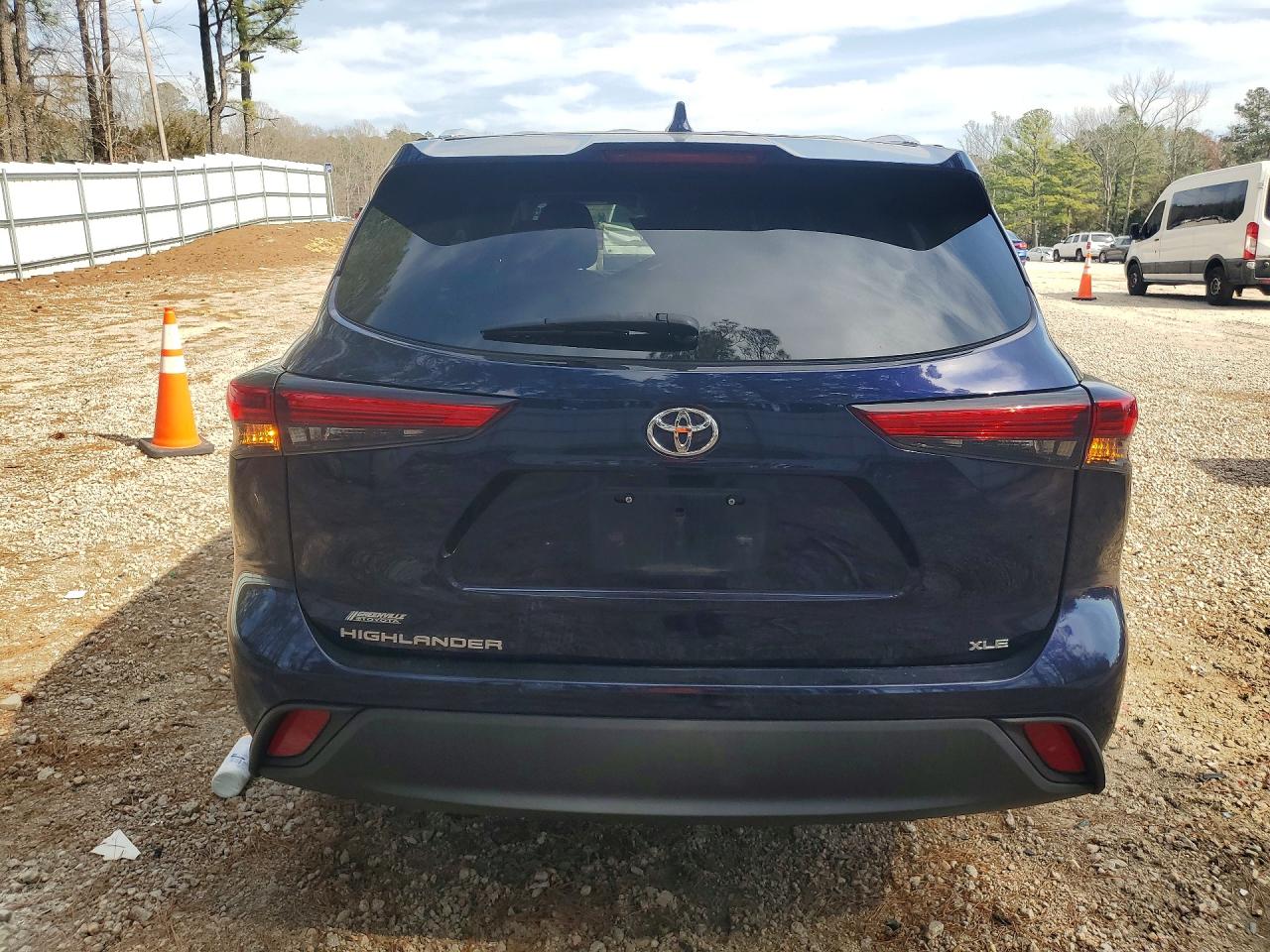 2021 TOYOTA HIGHLANDER XLE photo 16