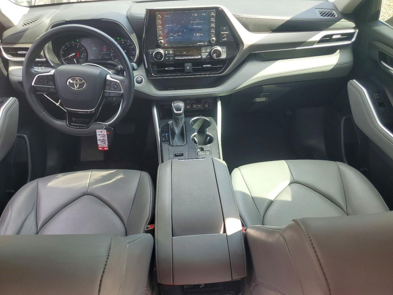 2021 TOYOTA HIGHLANDER XLE photo 22