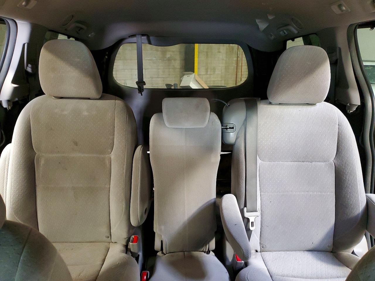 2017 TOYOTA SIENNA LE 8-PASSENGER photo 19